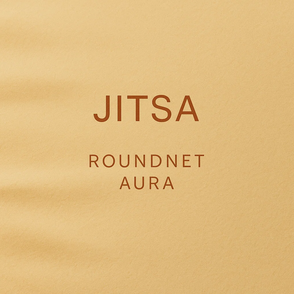 Napis JITSA roundnet Aura na piaskowym tle